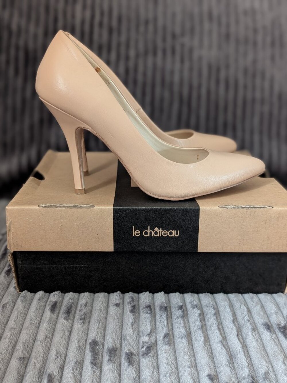 Women's le Chateau leather heels